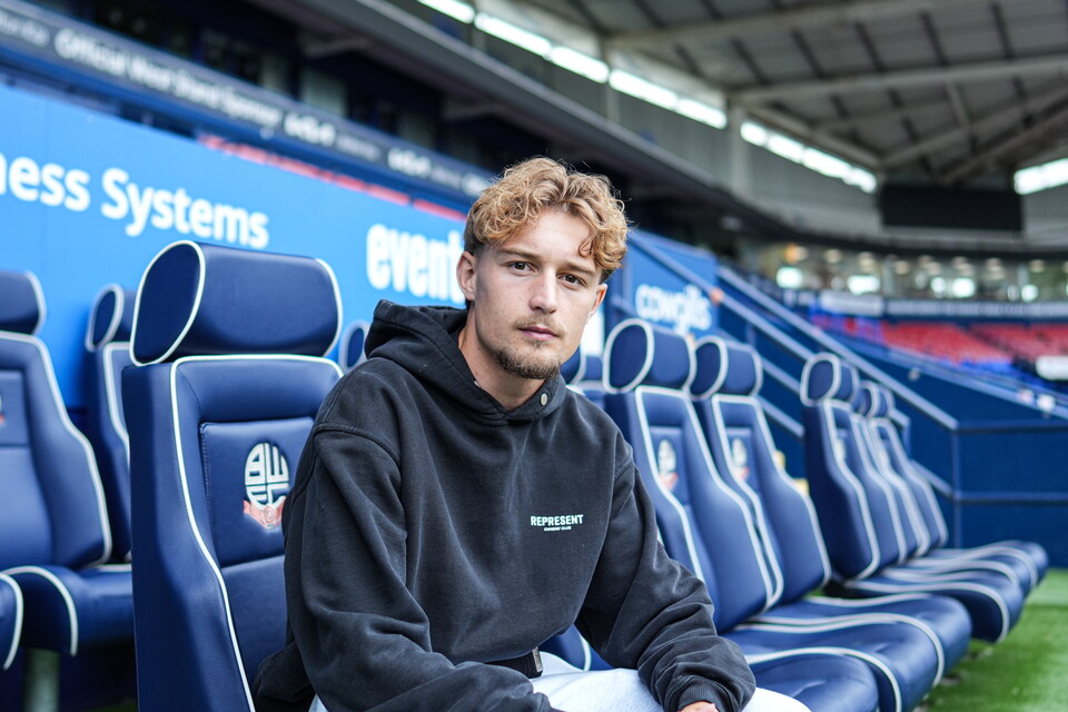 Finn Wilkinson signing dug-out