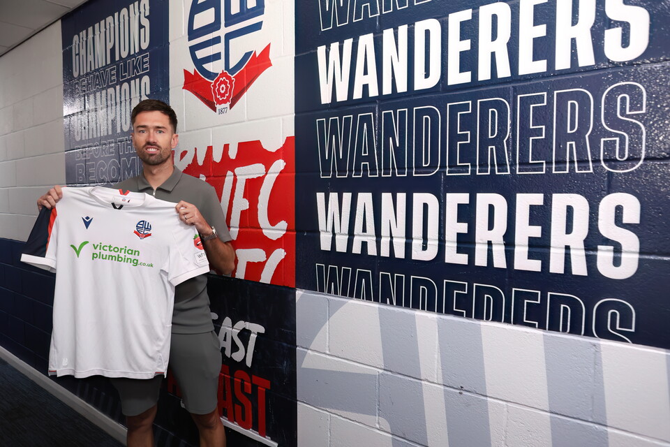 Ryan Hardy shirt signing