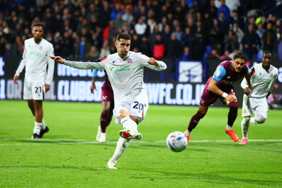 Rodrigues penalty West Ham