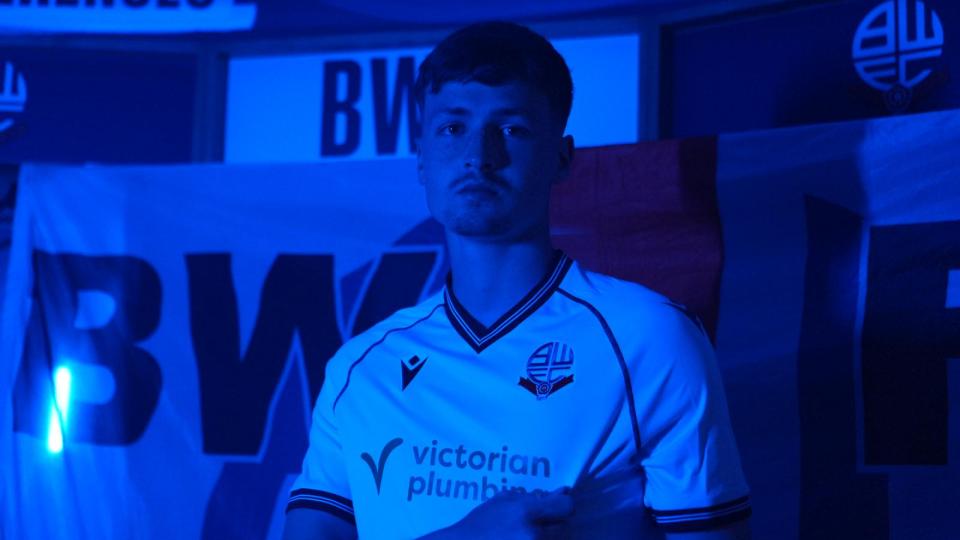 Zac Ashworth signing