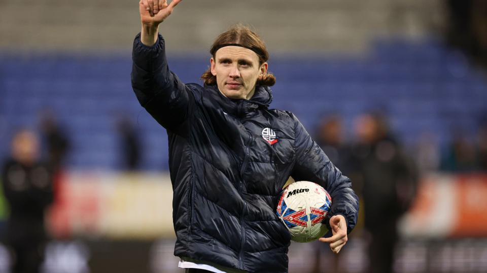 Jon Dadi Bodvarsson match ball