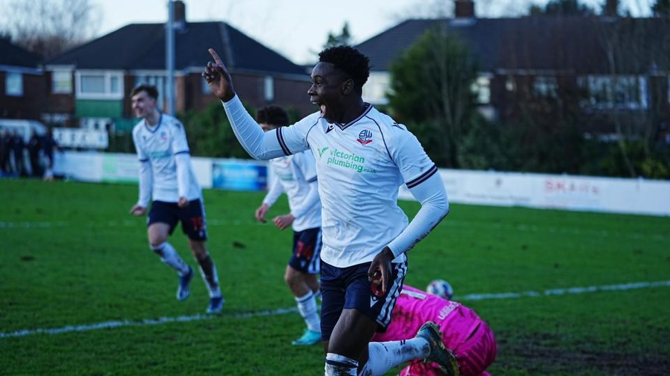 Yoro celebration Blackpool