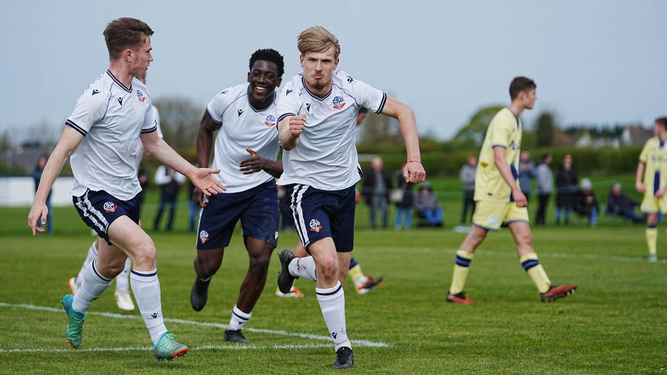 Hogan celebration Preston