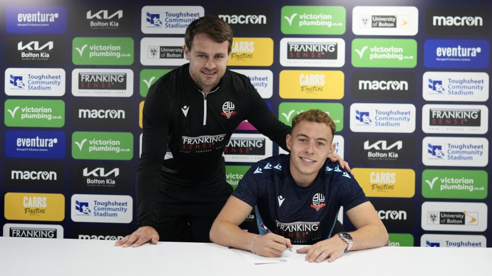 Weston Taylor signing