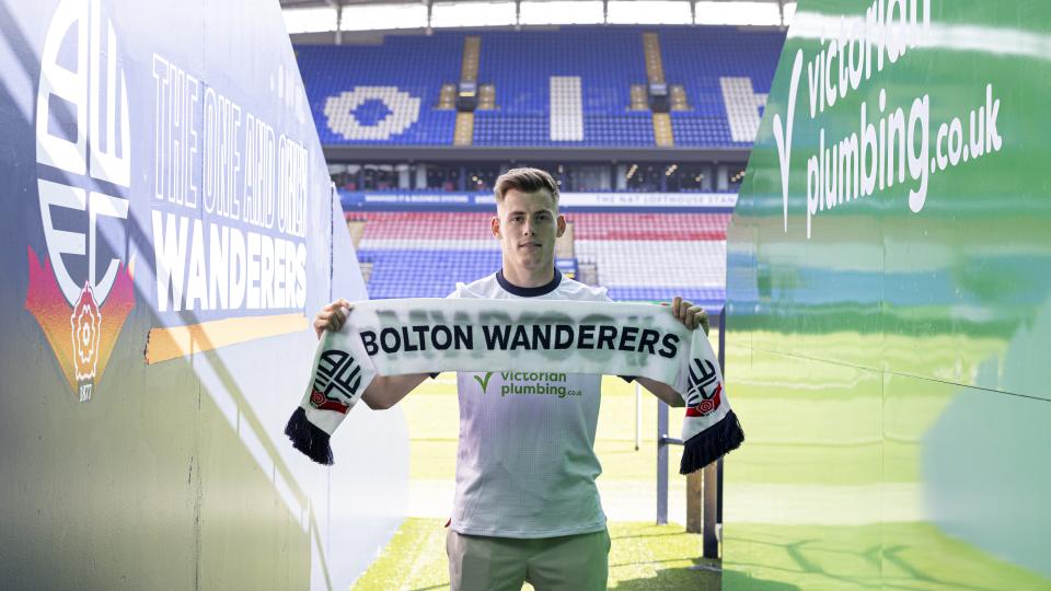 Szabolcs Schön tunnel scarf