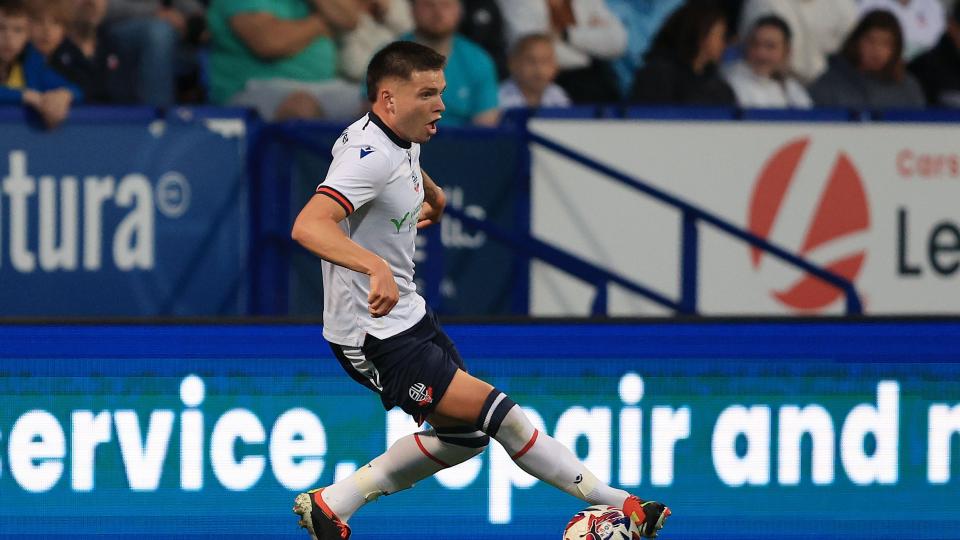 Aaron Morley action Fiorentina