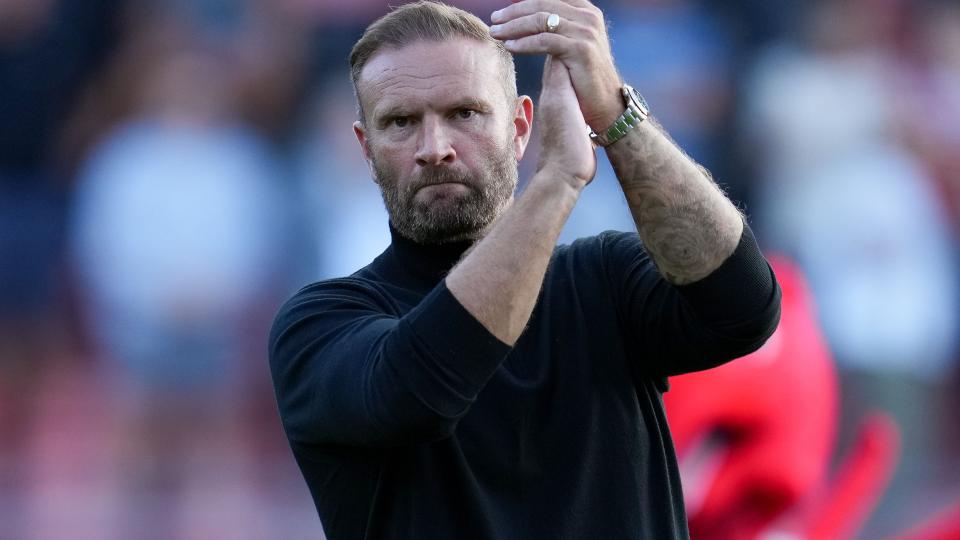 Ian Evatt applause Orient