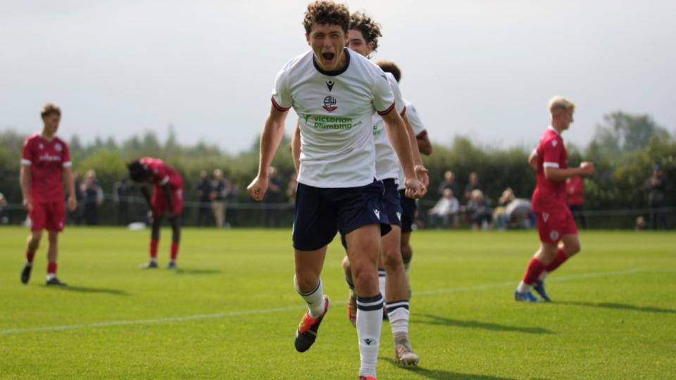 Harry Leigh celebration Accrington