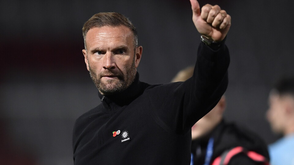 Ian Evatt thumbs up Stevenage