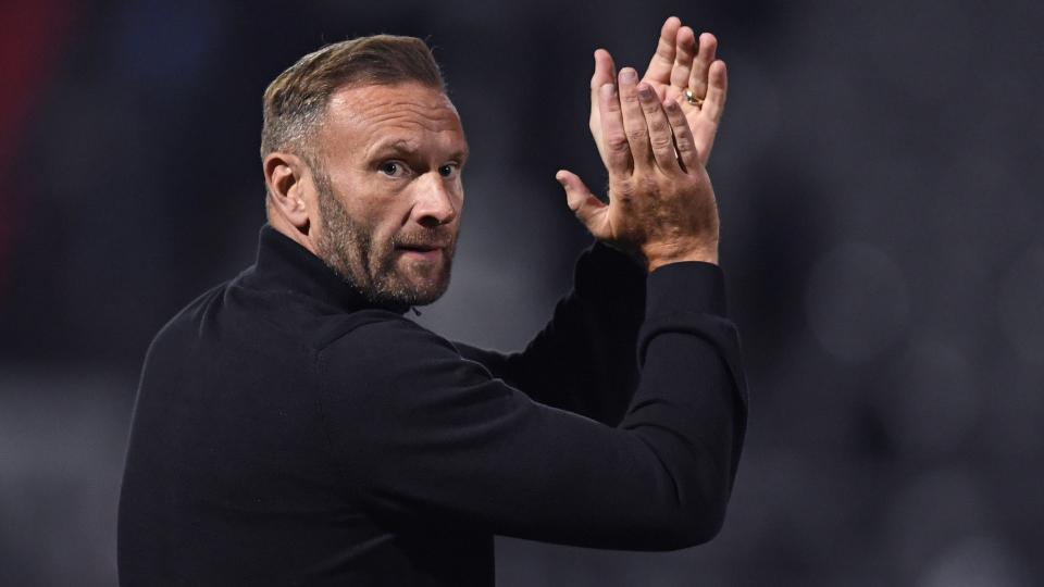 Ian Evatt applause Stevenage