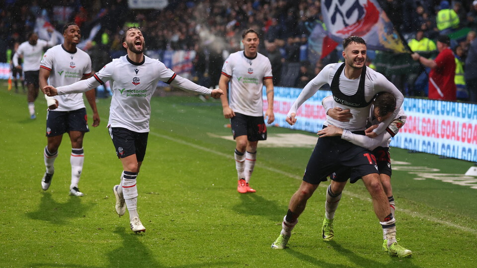 Aaron Collins celebration Blackpool