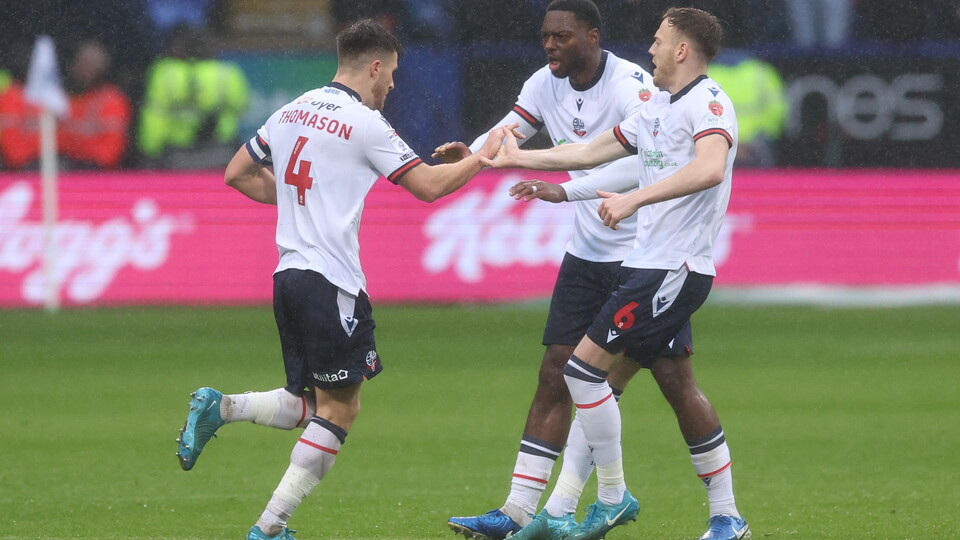 Thomason goal celebration Blackpool