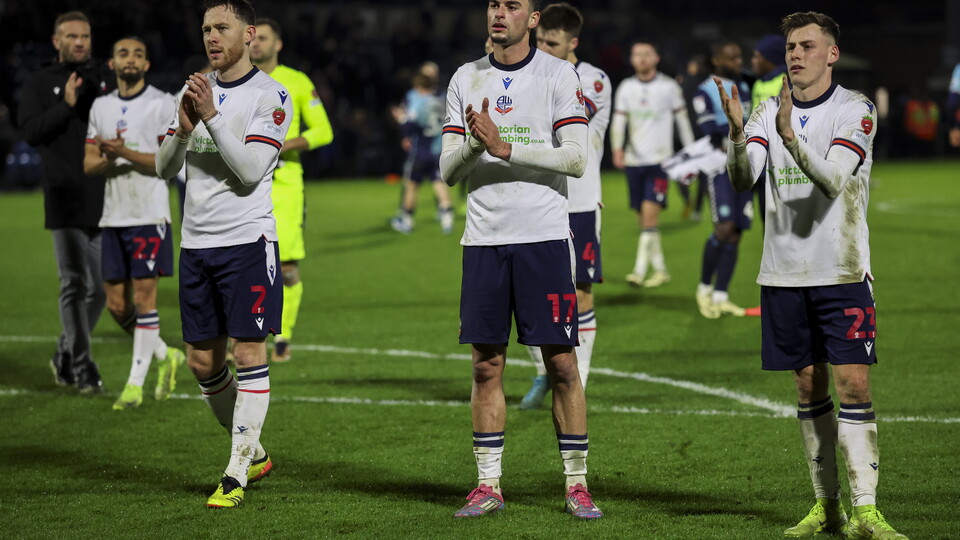 Player applause Wycombe