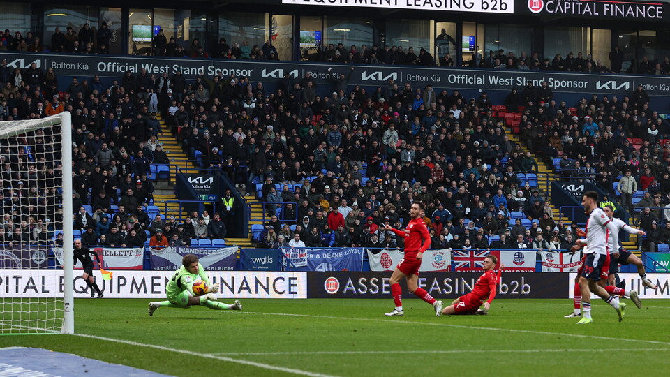 Klaidi Lolos goal Barnsley