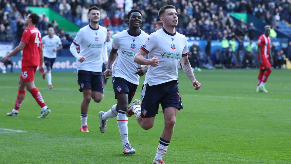 Aaron Morley celebration Orient