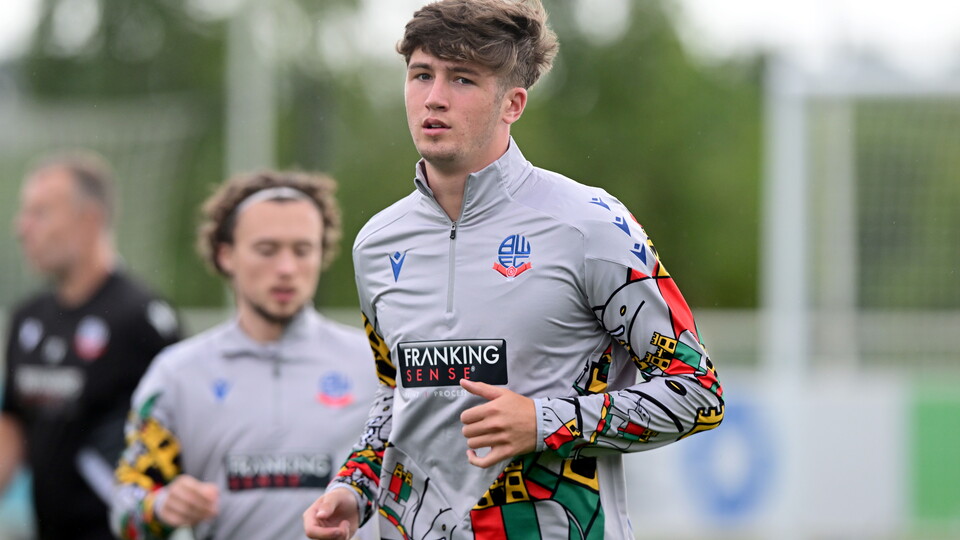 Charlie Hayes-Green warm-up