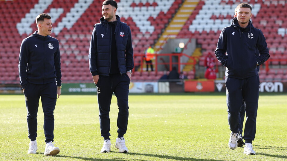 Aaron Collins warm-up Wrexham