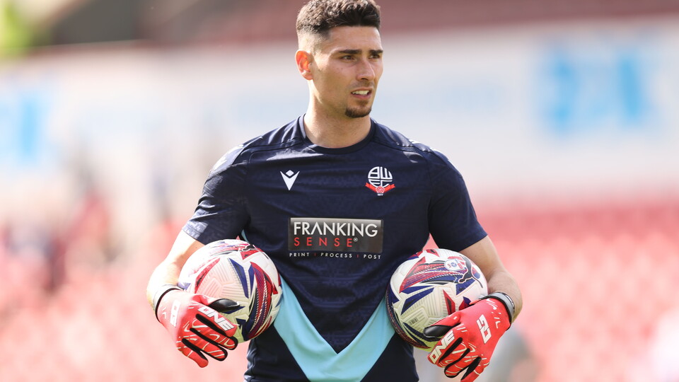 Luke Southwood warm-up Barnsley