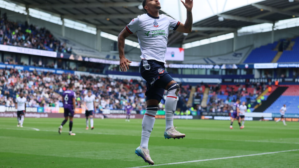 Josh Dacres-Cogley goal celebration Stevenage