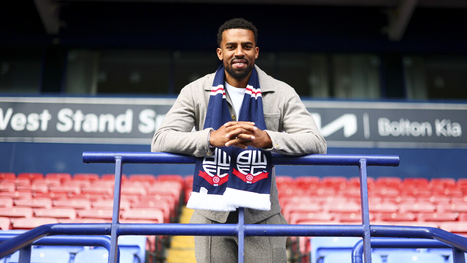 Cyrus Christie signing stand
