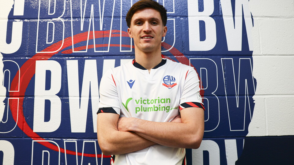 Johnny Kenny signing