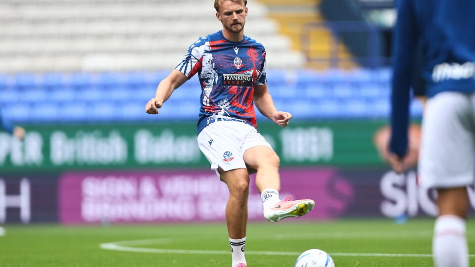 Sam Dalby warm-up Everton